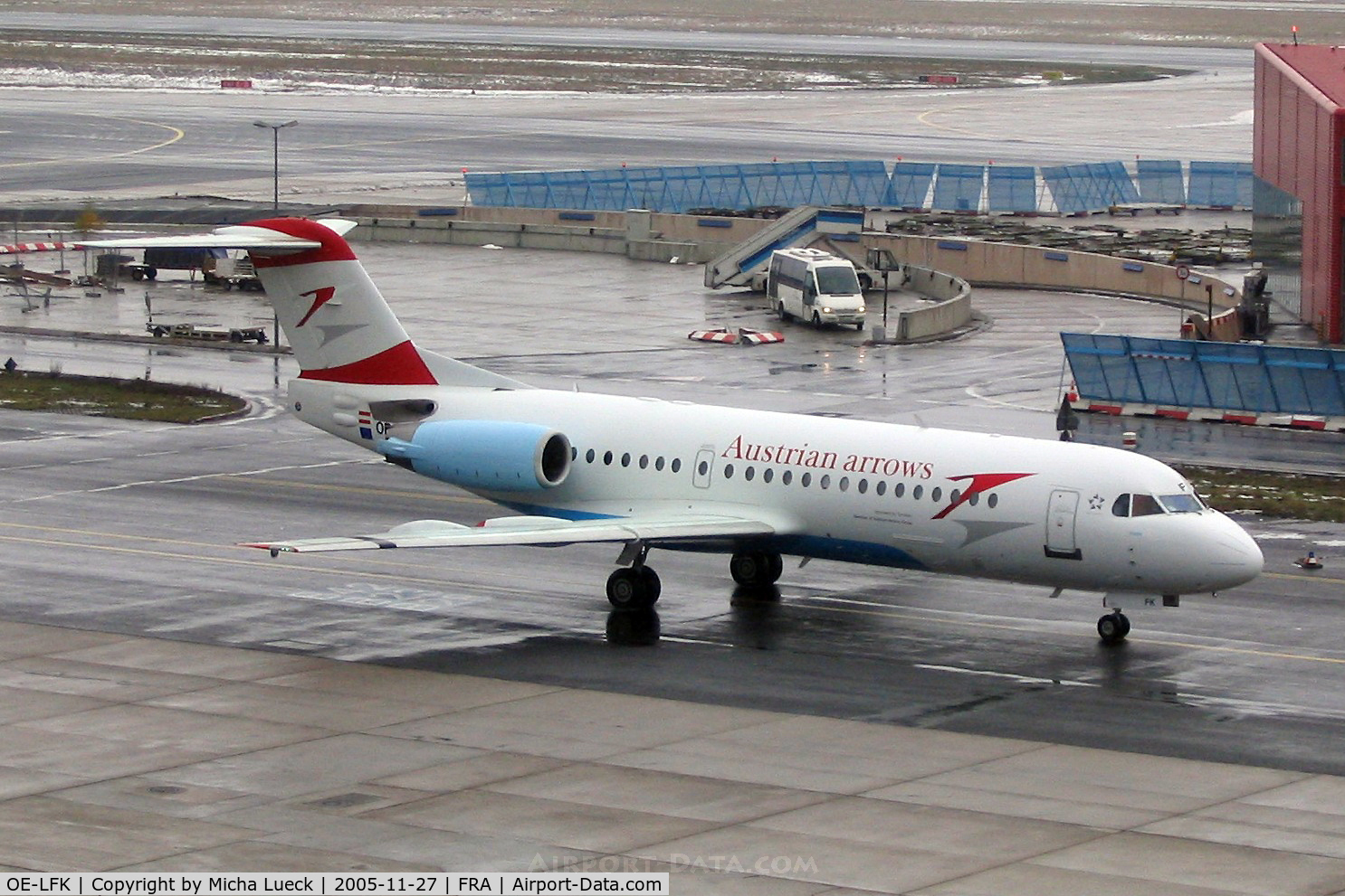 OE-LFK, 1995 Fokker 70 (F-28-0070) C/N 11555, Taxiing to the runway