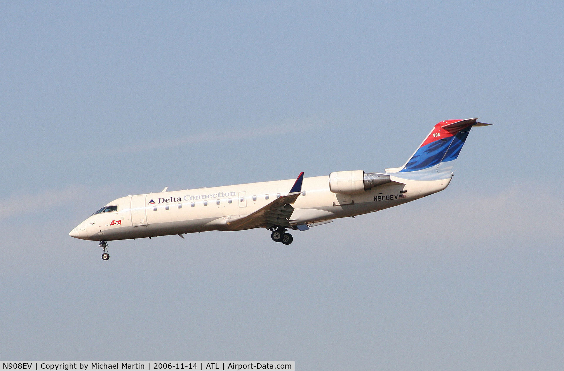 N908EV, 2002 Bombardier CRJ-200ER (CL-600-2B19) C/N 7654, Over the numbers of 27L