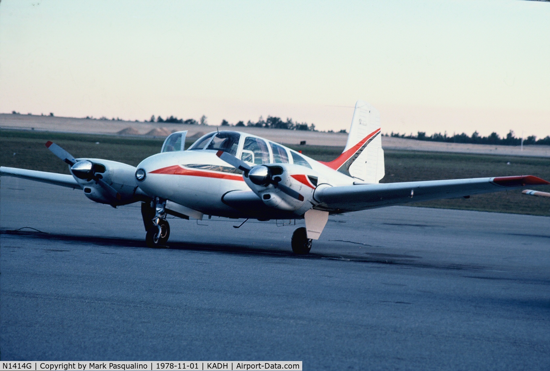 N1414G, 1962 Beech B95A Travel Air C/N TD-520, Beech B95A