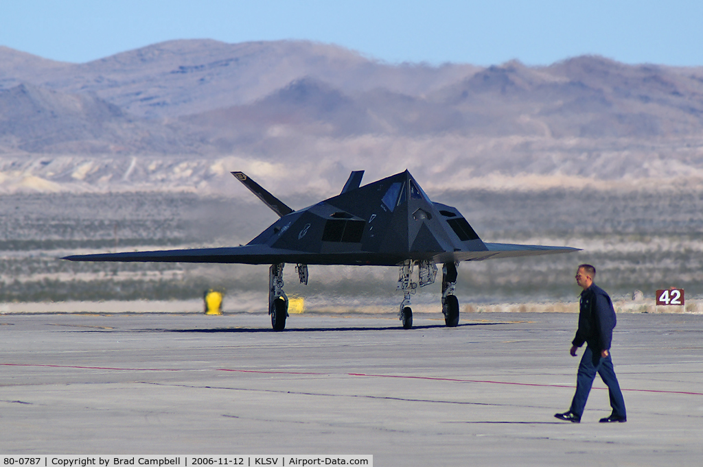 80-0787, 1980 Lockheed F-117A Nighthawk C/N A.4012, Lockheed / USAF / F-117A Nighthawk (cn A.4012) / Aviation Nation 2006 - Thunderbird crewmember in foreground.