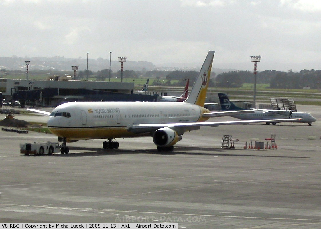 V8-RBG, 1992 Boeing 767-33A/ER C/N 25532, In tow