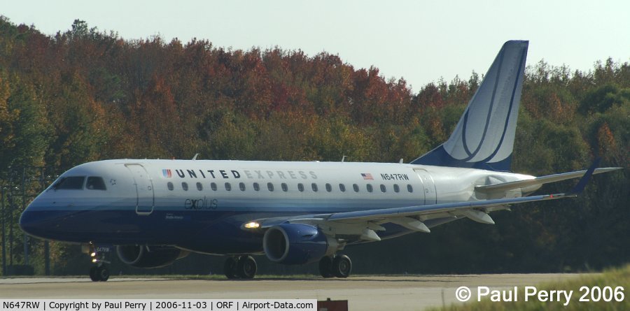 N647RW, 2005 Embraer 170SE (ERJ-170-100SE) C/N 17000067, Final checks as she holds for clearance
