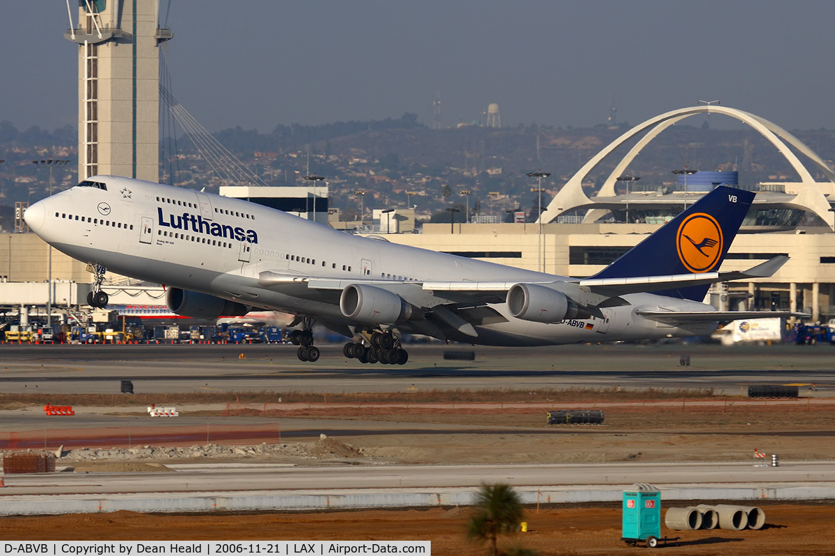 D-ABVB, 1988 Boeing 747-430 C/N 23817, Lufthansa D-ABVB (FLT DLH457) departing RWY 25R enroute to Frankfurt Main (EDDF).