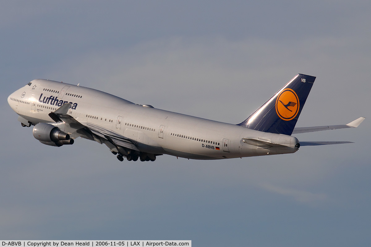 D-ABVB, 1988 Boeing 747-430 C/N 23817, Lufthansa D-ABVB (FLT DLH457) climbing out from RWY 25R enroute to Frankfurt Main (EDDF).