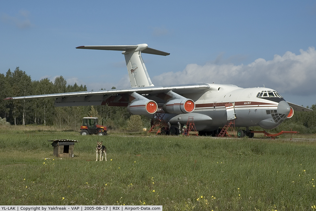 YL-LAK, 1983 Ilyushin Il-76T C/N 0003424707, Inversija Iljuschin 76