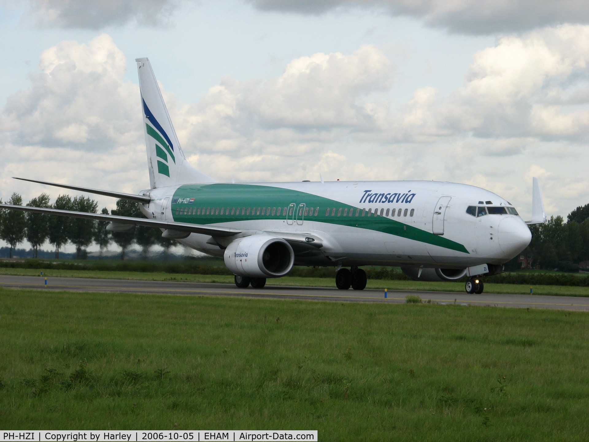 PH-HZI, 2000 Boeing 737-8K2 C/N 28380, taxiing after landing RWY18R in Amsterdam