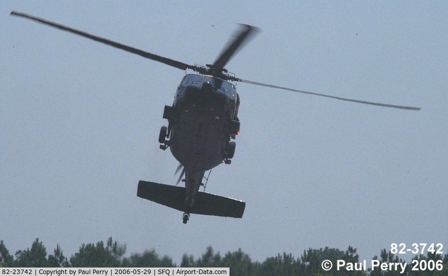 82-23742, 1982 Sikorsky VH-60A Black Hawk C/N 70.565, Good flare before landing
