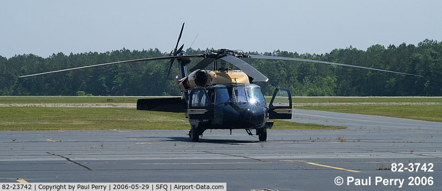82-23742, 1982 Sikorsky VH-60A Black Hawk C/N 70.565, Waiting for the General, after refueling at PHF