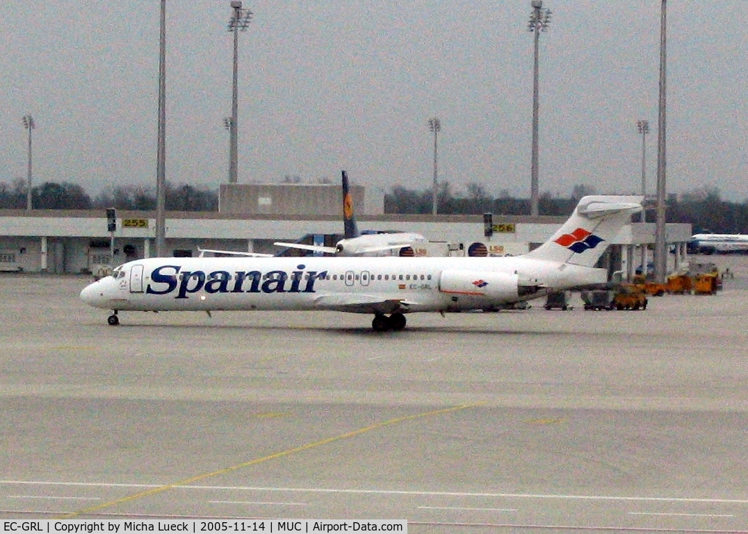 EC-GRL, 1989 McDonnell Douglas MD-87 (DC-9-87) C/N 49828, Taxiing to the gate