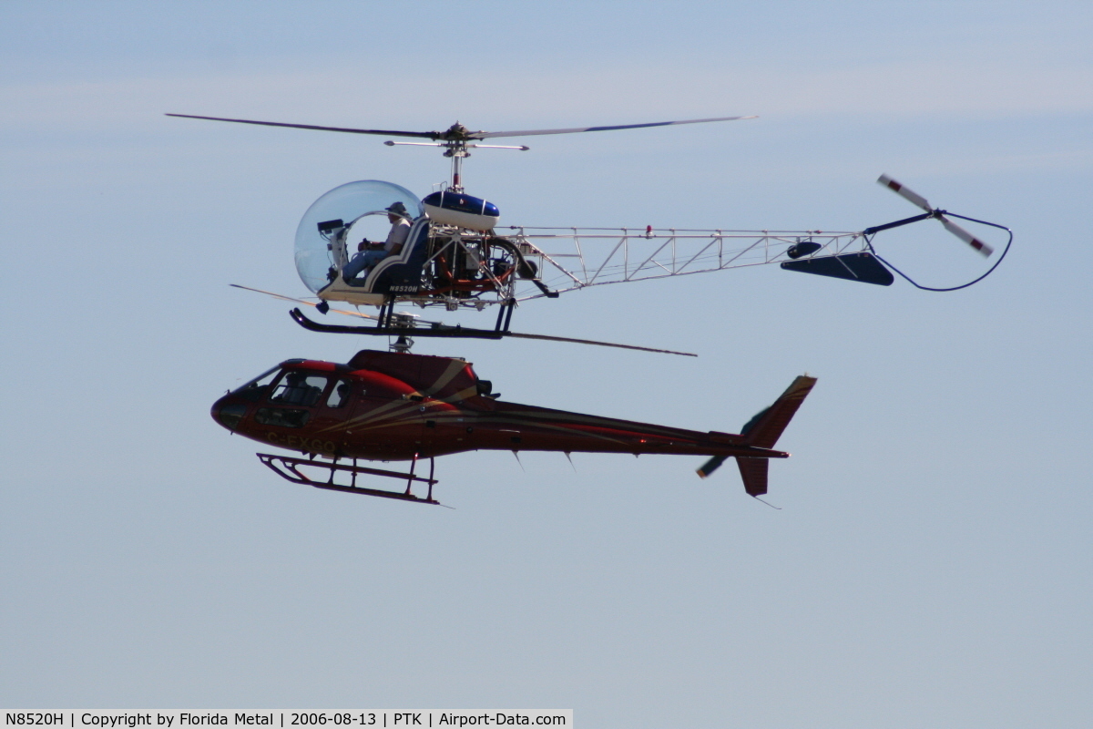 N8520H, 1980 Bell 47G-2 C/N OLYMPIC-01, Landing together