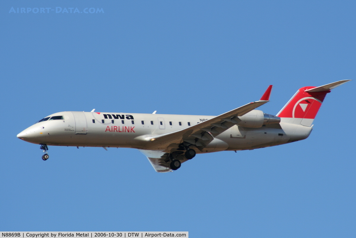 N8869B, 2003 Canadair CRJ-440 (CL-600-2B19) Regional Jet C/N 7869, CRJ
