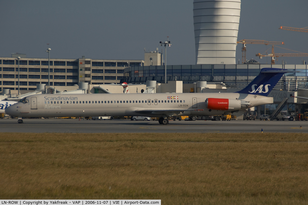 LN-ROW, 1986 McDonnell Douglas MD-82 (DC-9-82) C/N 49438, SAS NMD80