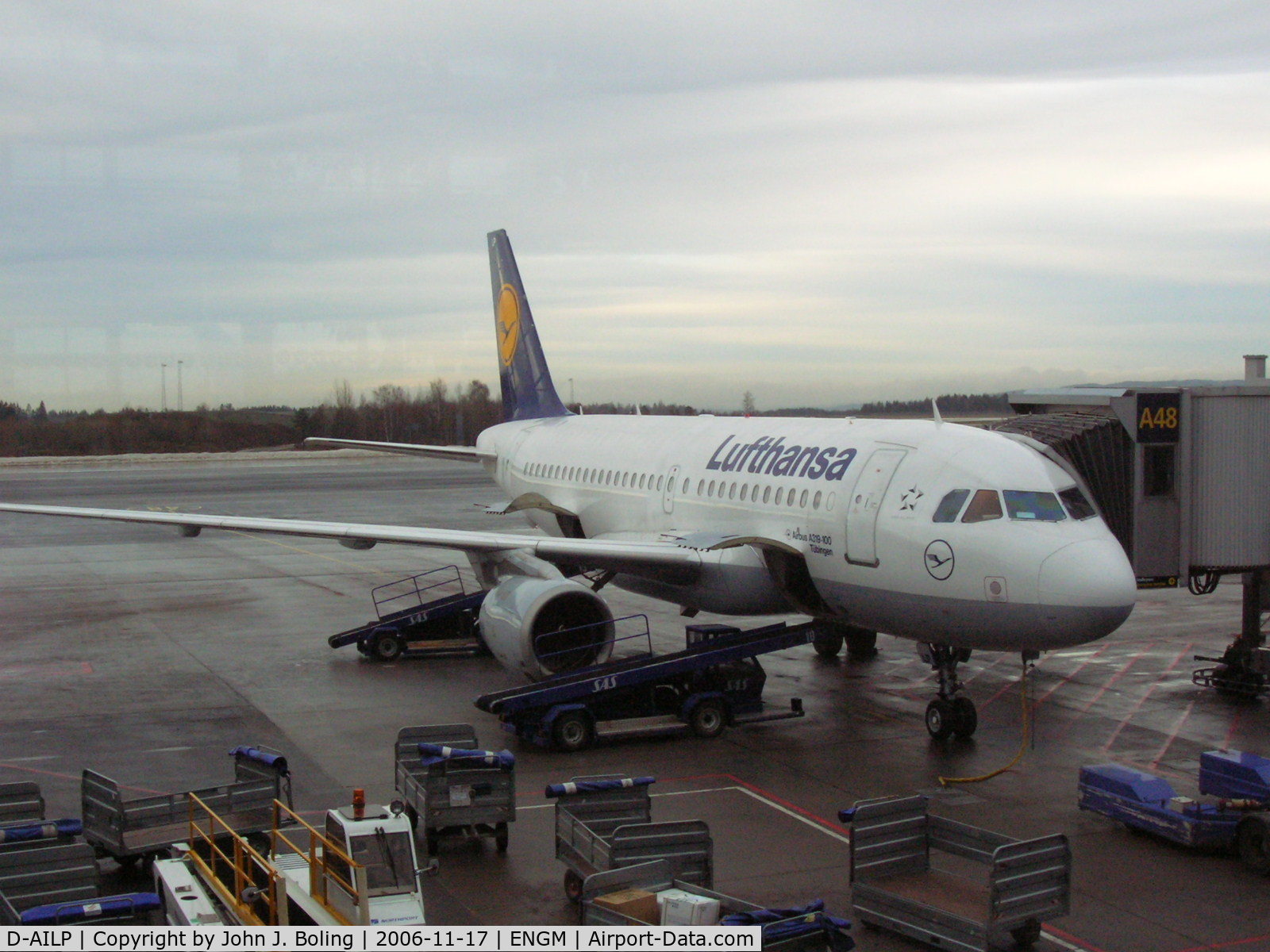 D-AILP, 1997 Airbus A319-114 C/N 717, Lufthansa A319-100 at gate in Oslo, Norway