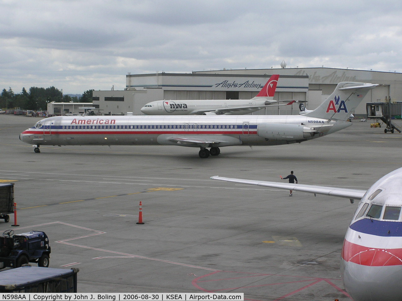 N598AA, 1992 McDonnell Douglas MD-83 (DC-9-83) C/N 53288, American Airlines MD-83 arriving Seatac