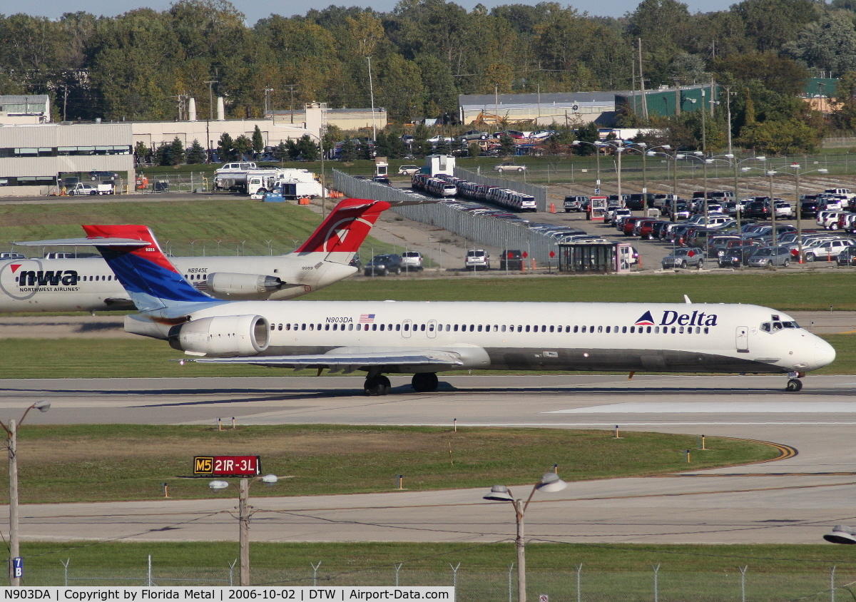 N903DA, 1995 McDonnell Douglas MD-90-30 C/N 53383, Delta