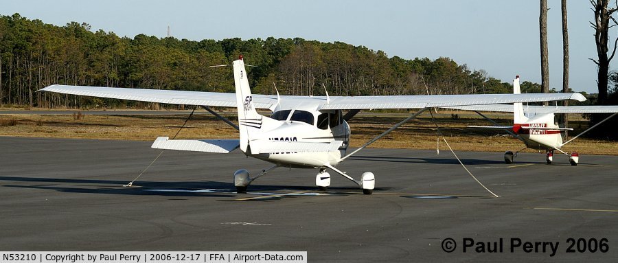 N53210, Cessna 172S C/N 172S9309, Seen with another of the Virginia visitors on the Anniversary of First Flight