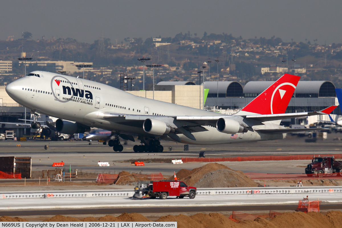 N669US, 1990 Boeing 747-451 C/N 24224, Northwest Airlines N669US (FLT NWA1) departing RWY 25R enroute to Narita Int'l (RJAA).
