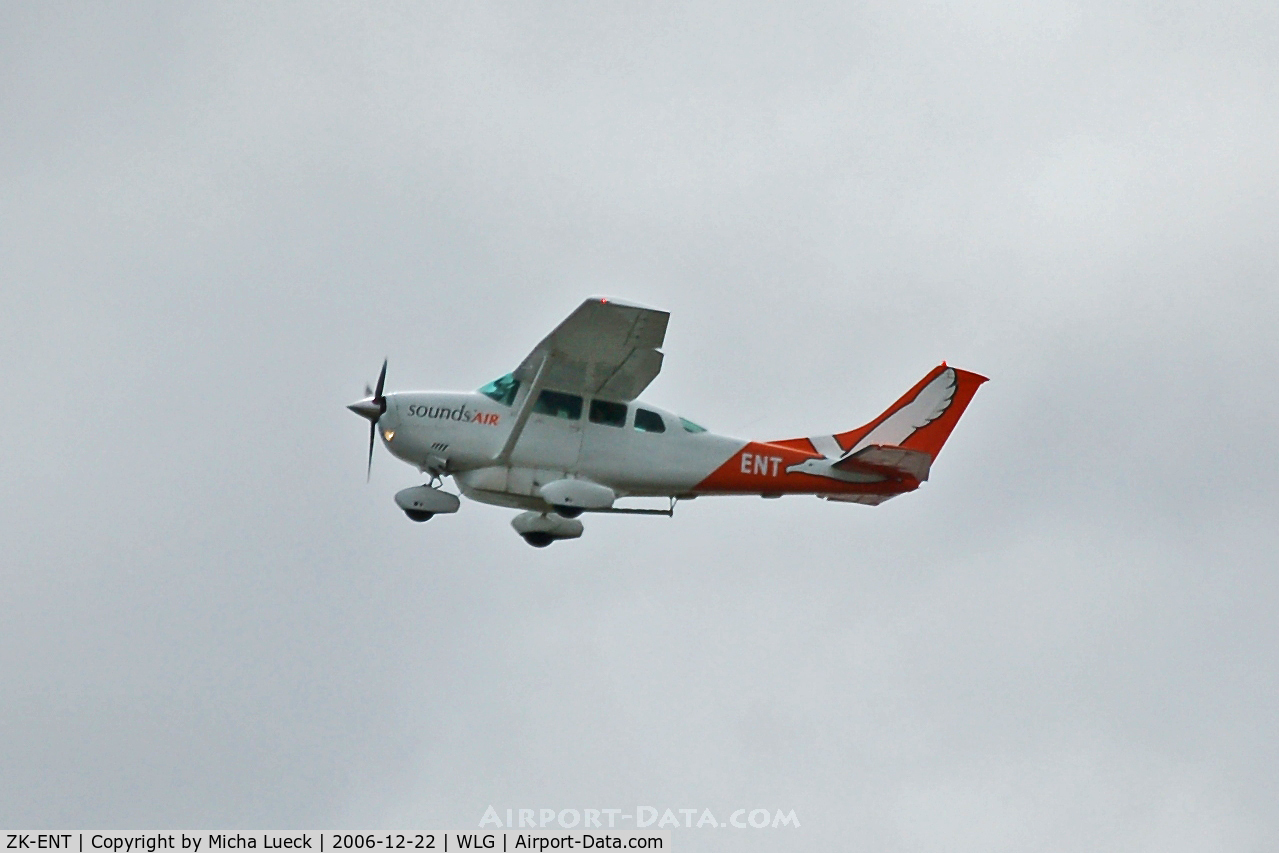 ZK-ENT, Cessna U206G Stationair C/N U20603667, Climbing out of Wellington
