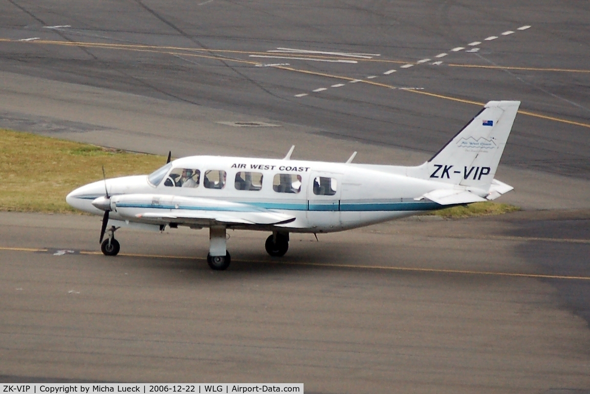 ZK-VIP, Piper PA-31-350 Chieftain C/N 31-7405482, Taxiing to the runway