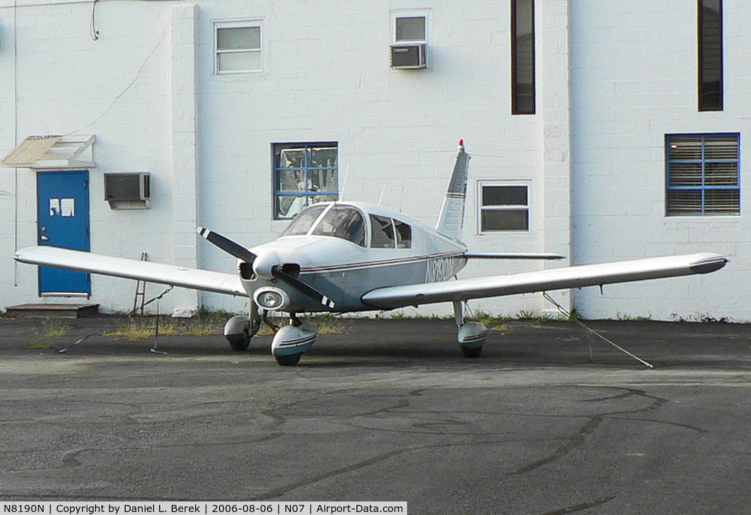 N8190N, 1969 Piper PA-28-140 C/N 28-25388, I found this neat customized 1969 Piper Cherokee 140 lurking behind one of the buildings at Lincoln Park Airport.