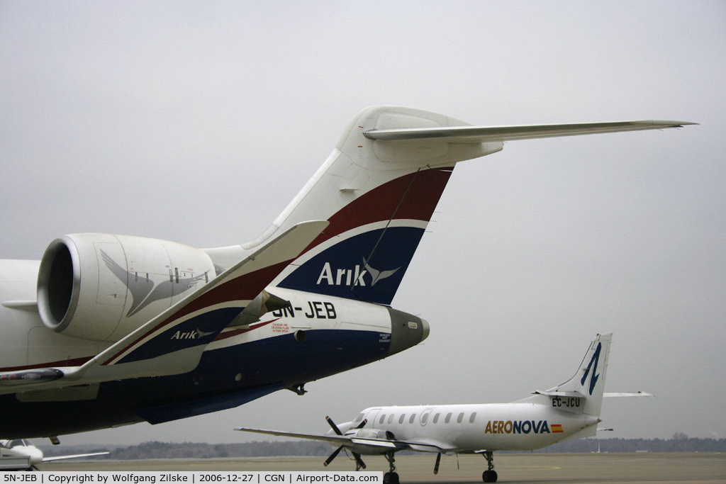 5N-JEB, 2005 Bombardier CRJ-900 NG (CL-600-2D24) C/N 15059, visitor