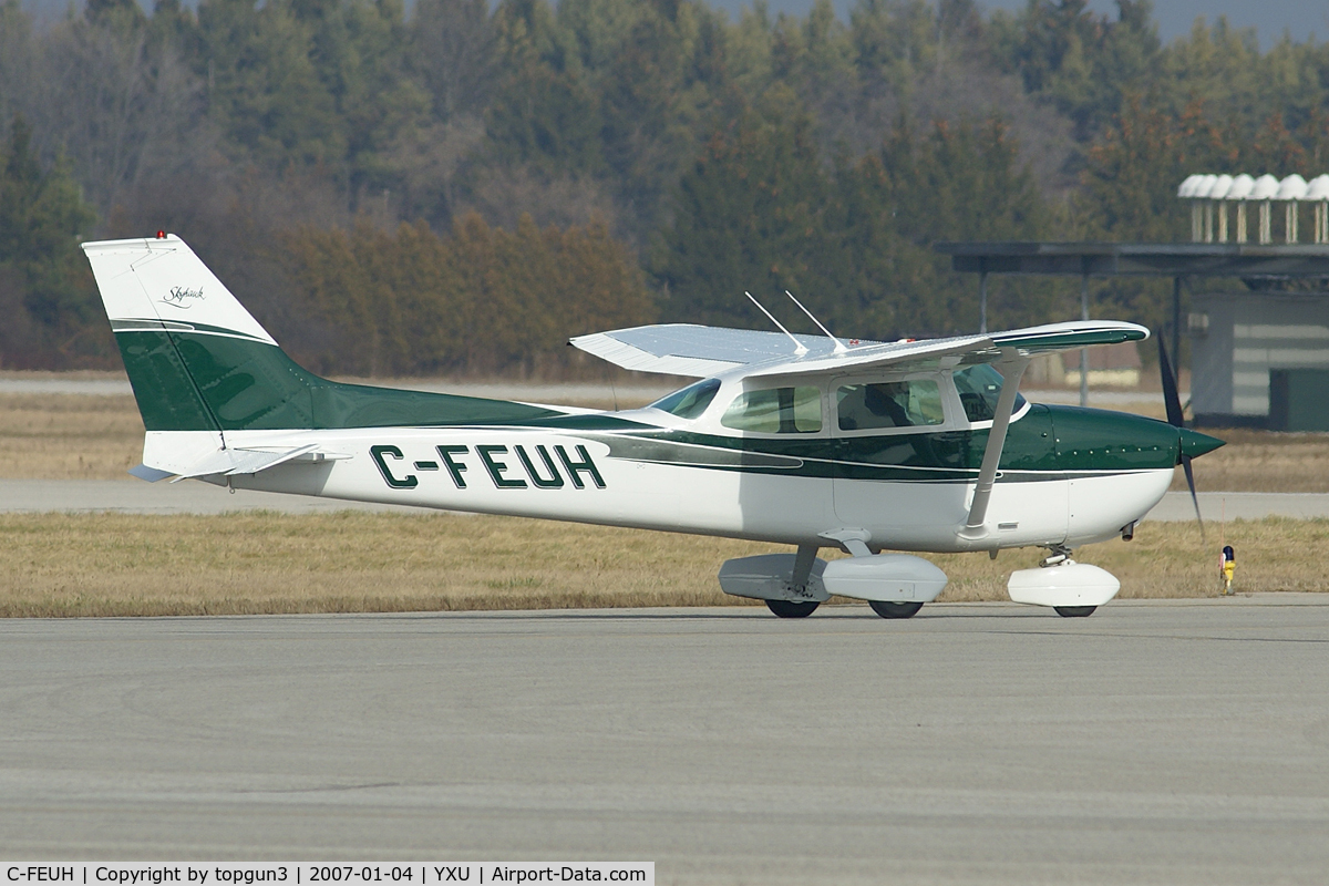 C-FEUH, 1974 Cessna 172M C/N 17262747, Taxiing for takeoff
