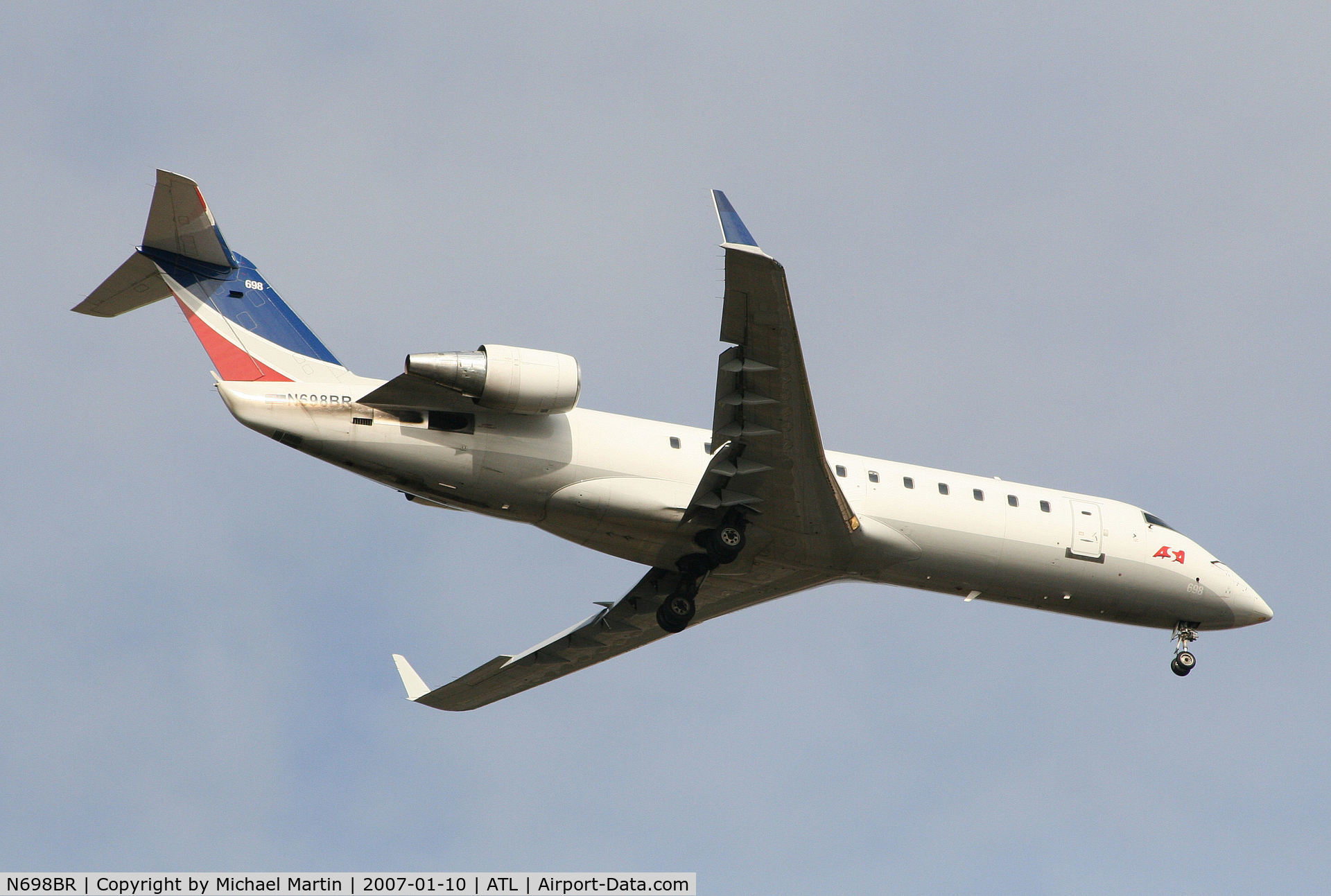 N698BR, 2003 Bombardier CRJ-200ER (CL-600-2B19) C/N 7799, Over the numbers of 9R