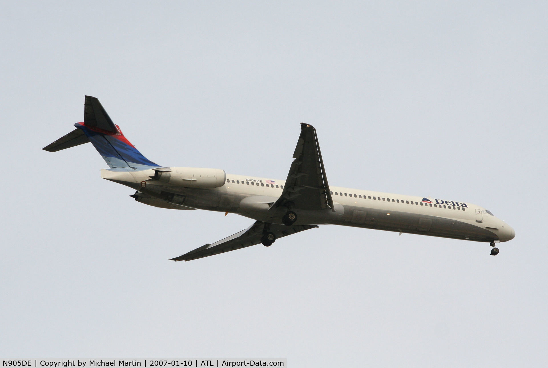 N905DE, 1992 McDonnell Douglas MD-88 C/N 53410, Over the numbers of 9R
