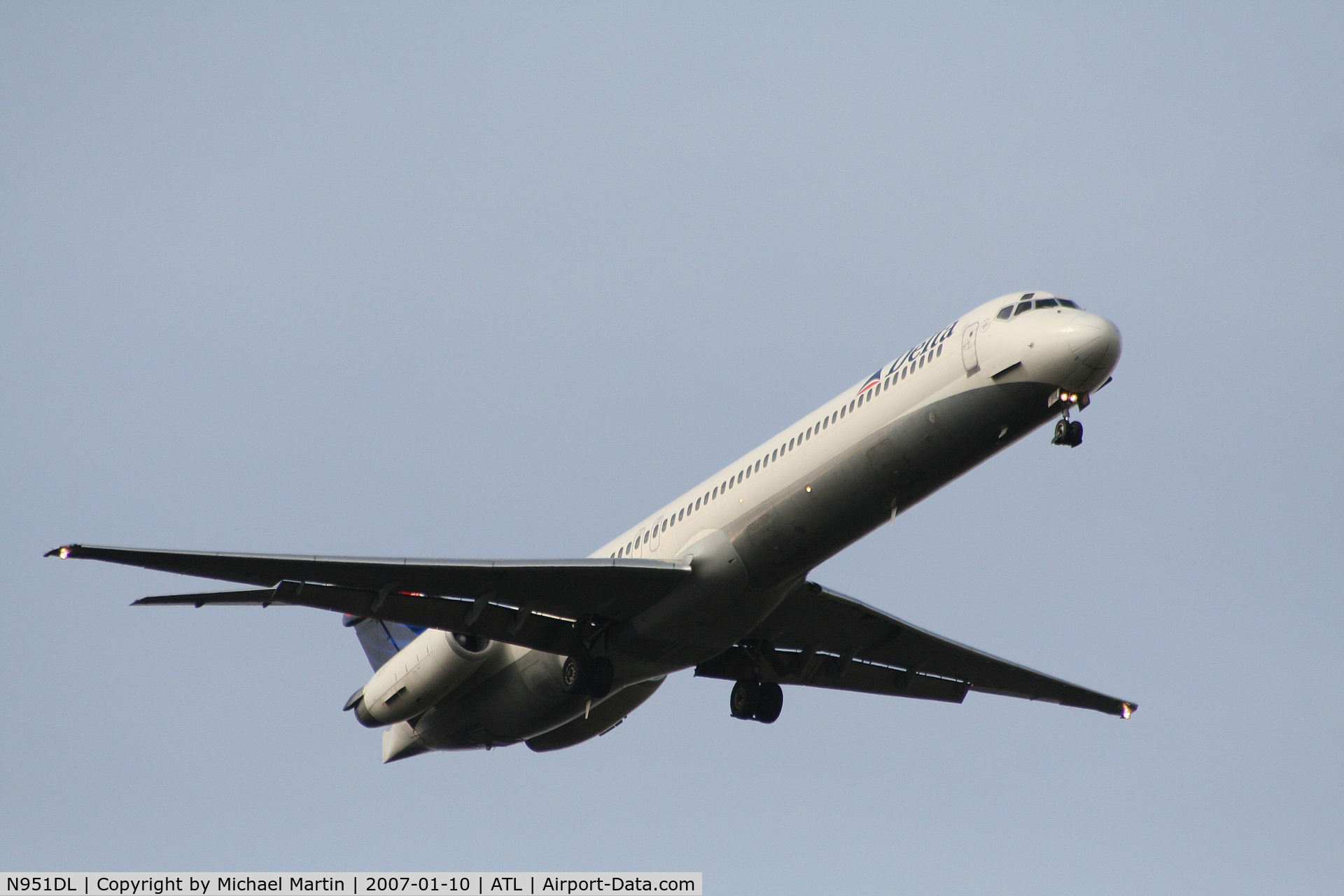 N951DL, 1990 McDonnell Douglas MD-88 C/N 49882, On final for Runway 9R