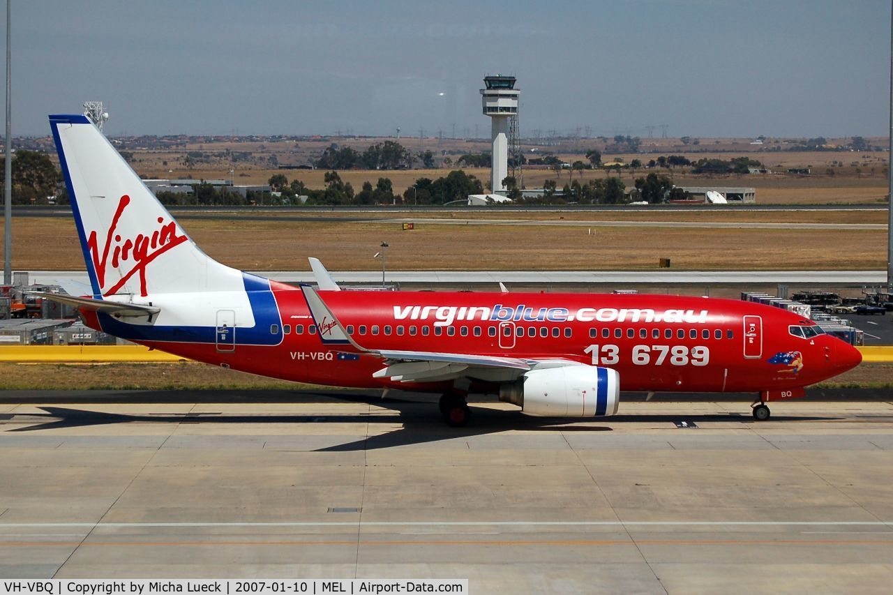 VH-VBQ, 2001 Boeing 737-7BX C/N 30744, Taxiing to the gate