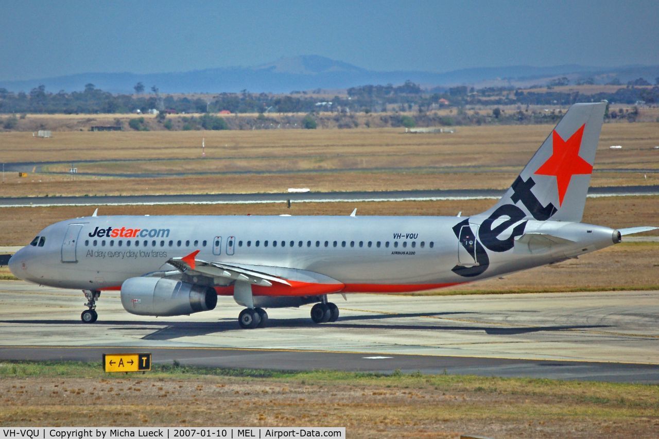 VH-VQU, 2005 Airbus A320-232 C/N 2455, Taxiing to the runway
