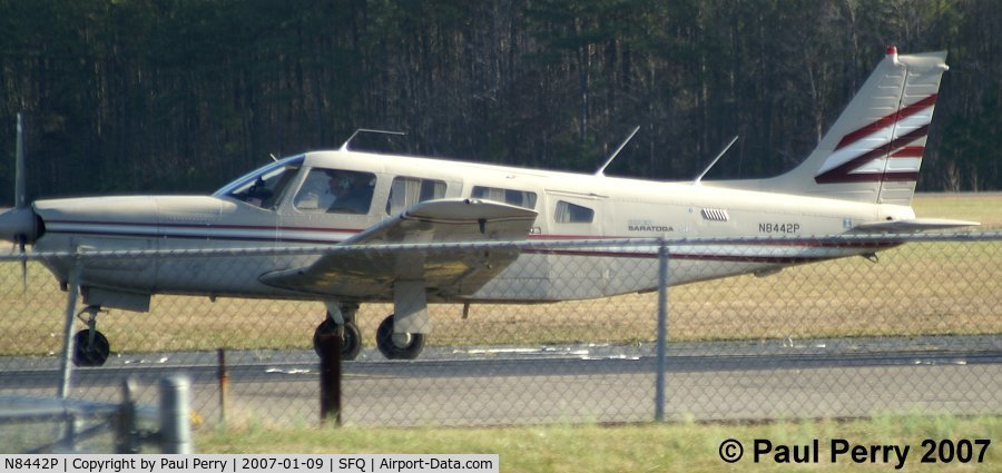 N8442P, 1981 Piper PA-32R-301 C/N 32R-8113119, Taxiing past the admin building