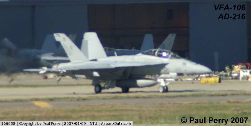 166658, Boeing F/A-18F Super Hornet C/N F136, Sunlit F-model, coming out to play