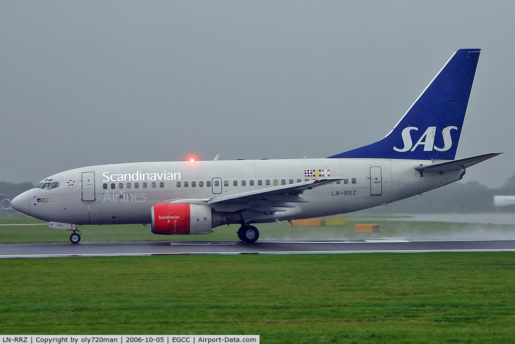 LN-RRZ, 1998 Boeing 737-683 C/N 28295, Rolling on a misty rainy day