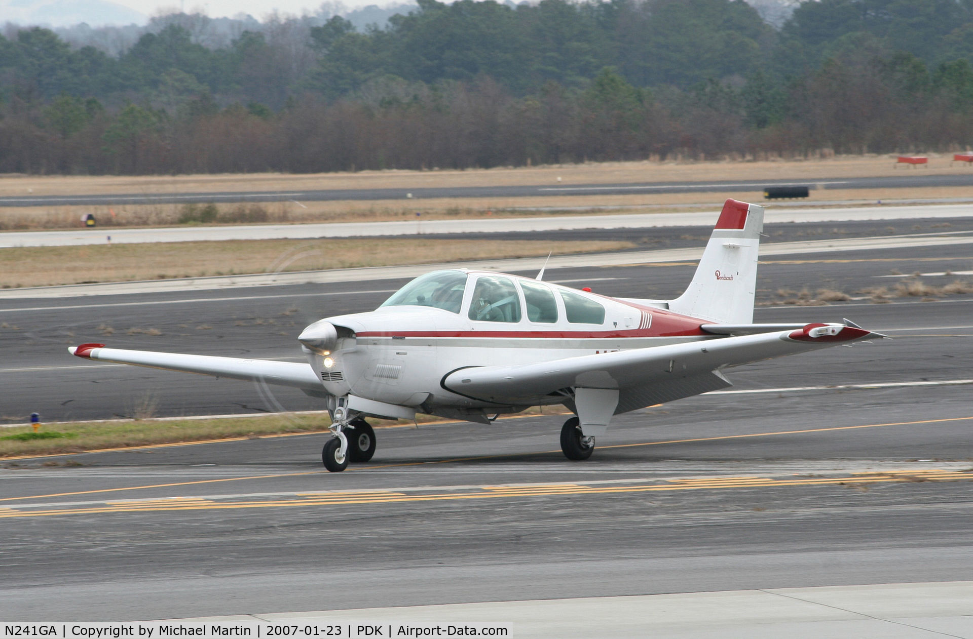 N241GA, Beech F33A Bonanza C/N CE-1447, Landing Runway 2L