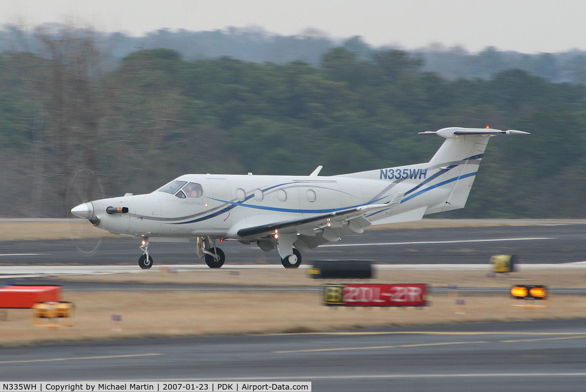 N335WH, 2000 Pilatus PC-12/45 C/N 335, Landing Runway 2R