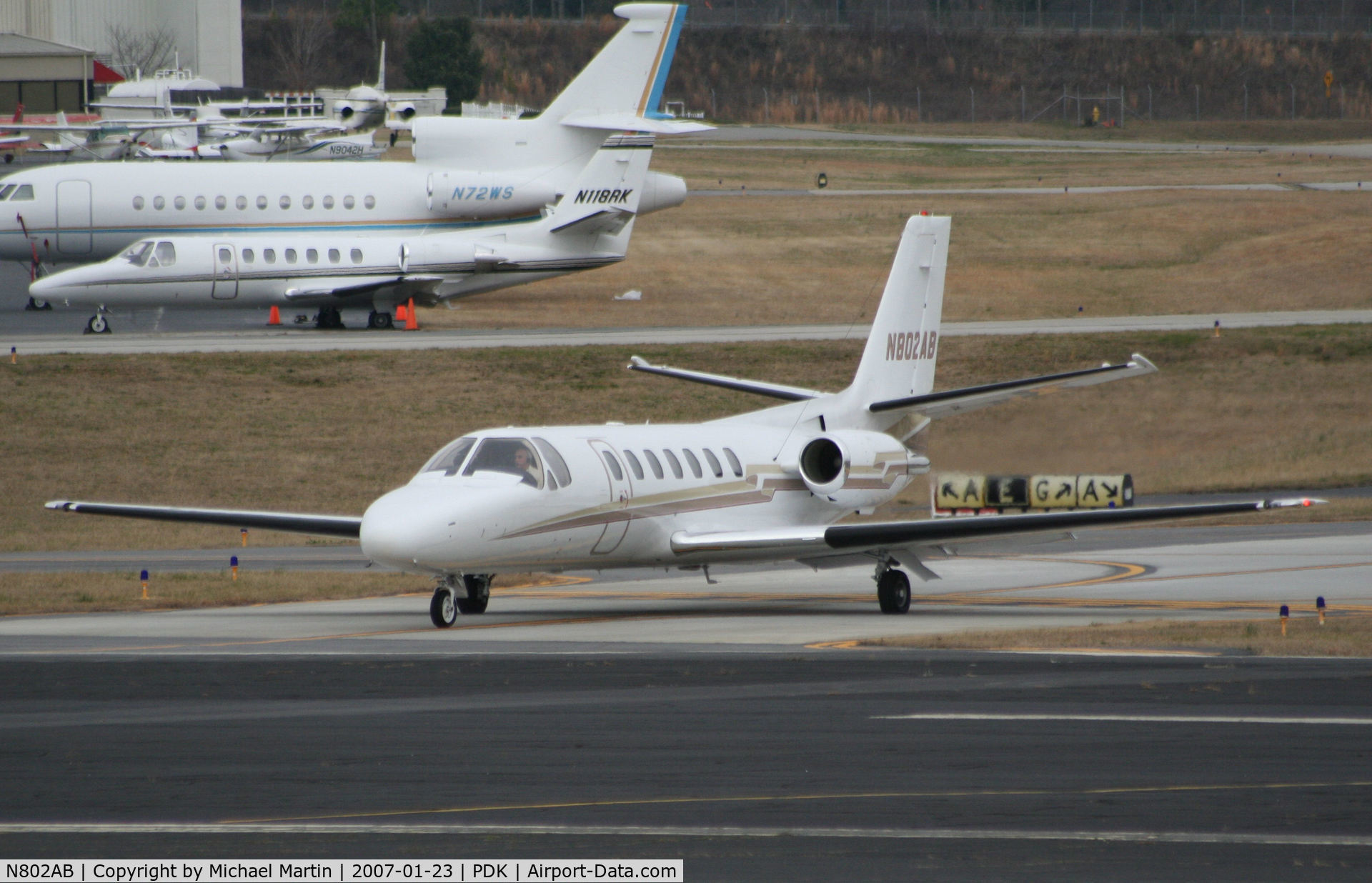N802AB, 1993 Cessna 560 Citation V C/N 560-0217, Taxing to Epps Air Service