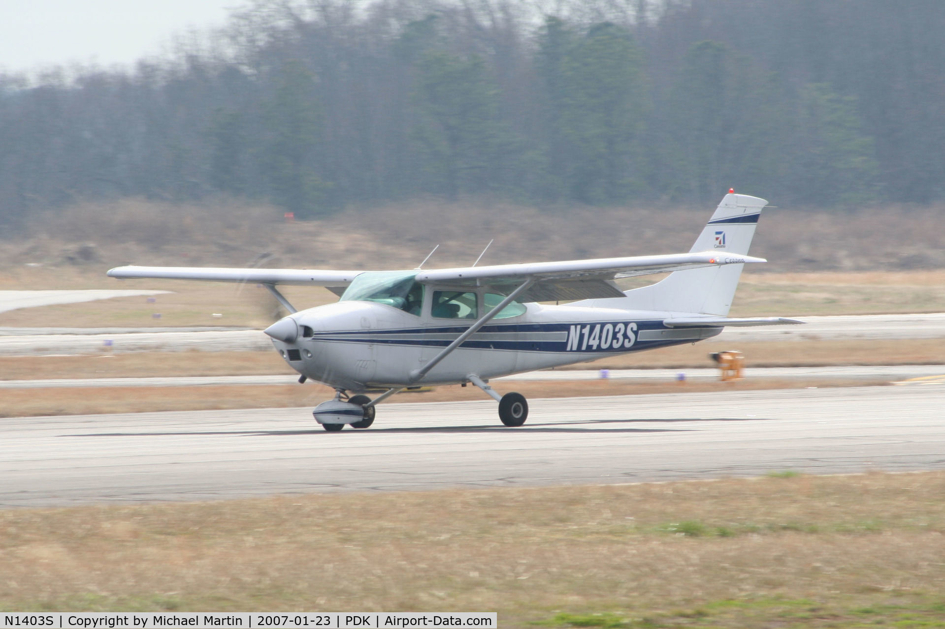 N1403S, 1976 Cessna 182P Skylane C/N 18264963, Landing Runway 2L