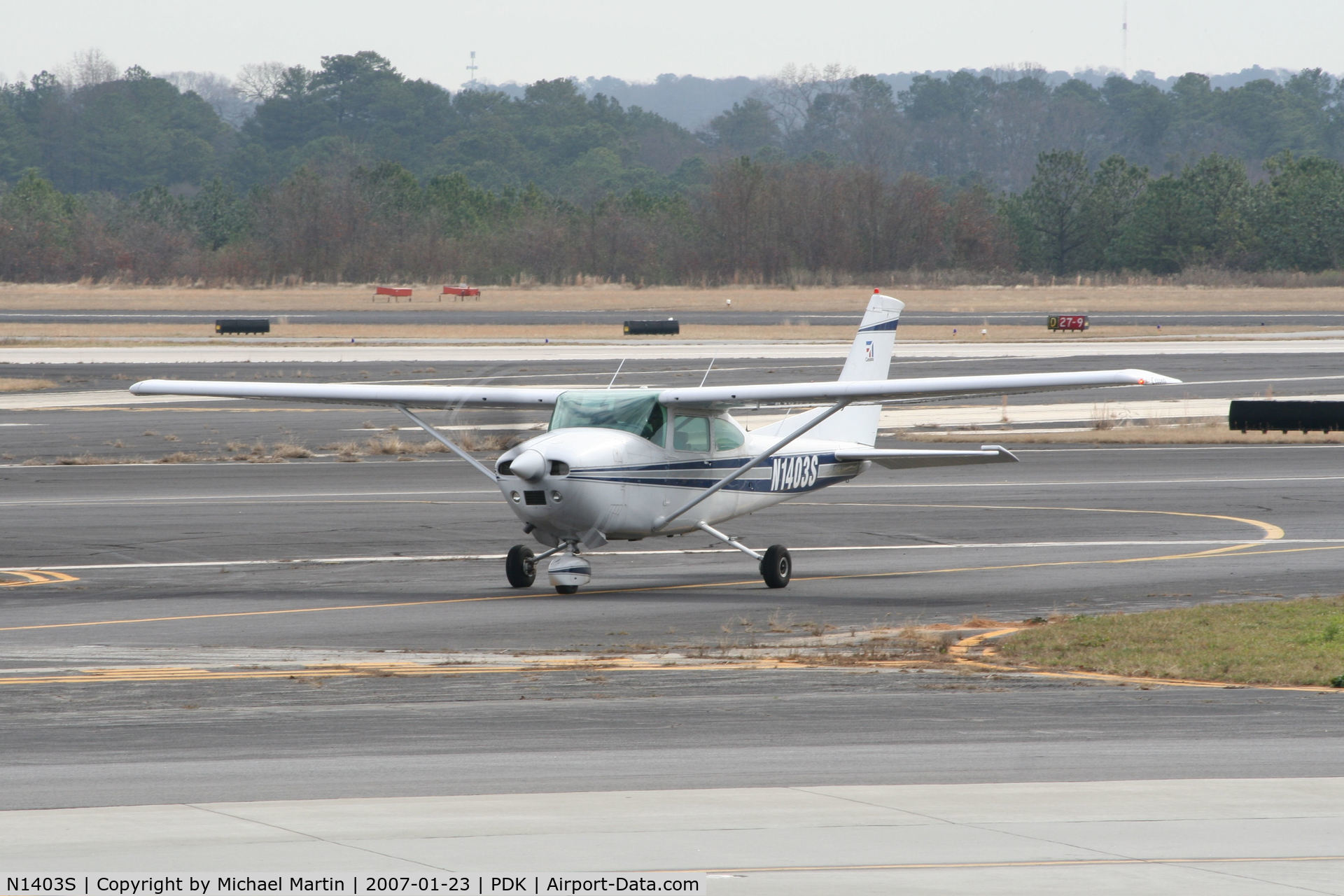 N1403S, 1976 Cessna 182P Skylane C/N 18264963, Taxing to Epps Air Service