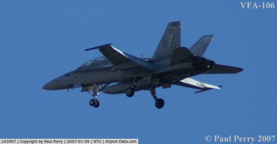 163997, 1989 McDonnell Douglas F/A-18D Hornet C/N 0879, Dirty slow pass lining up for the downwind break