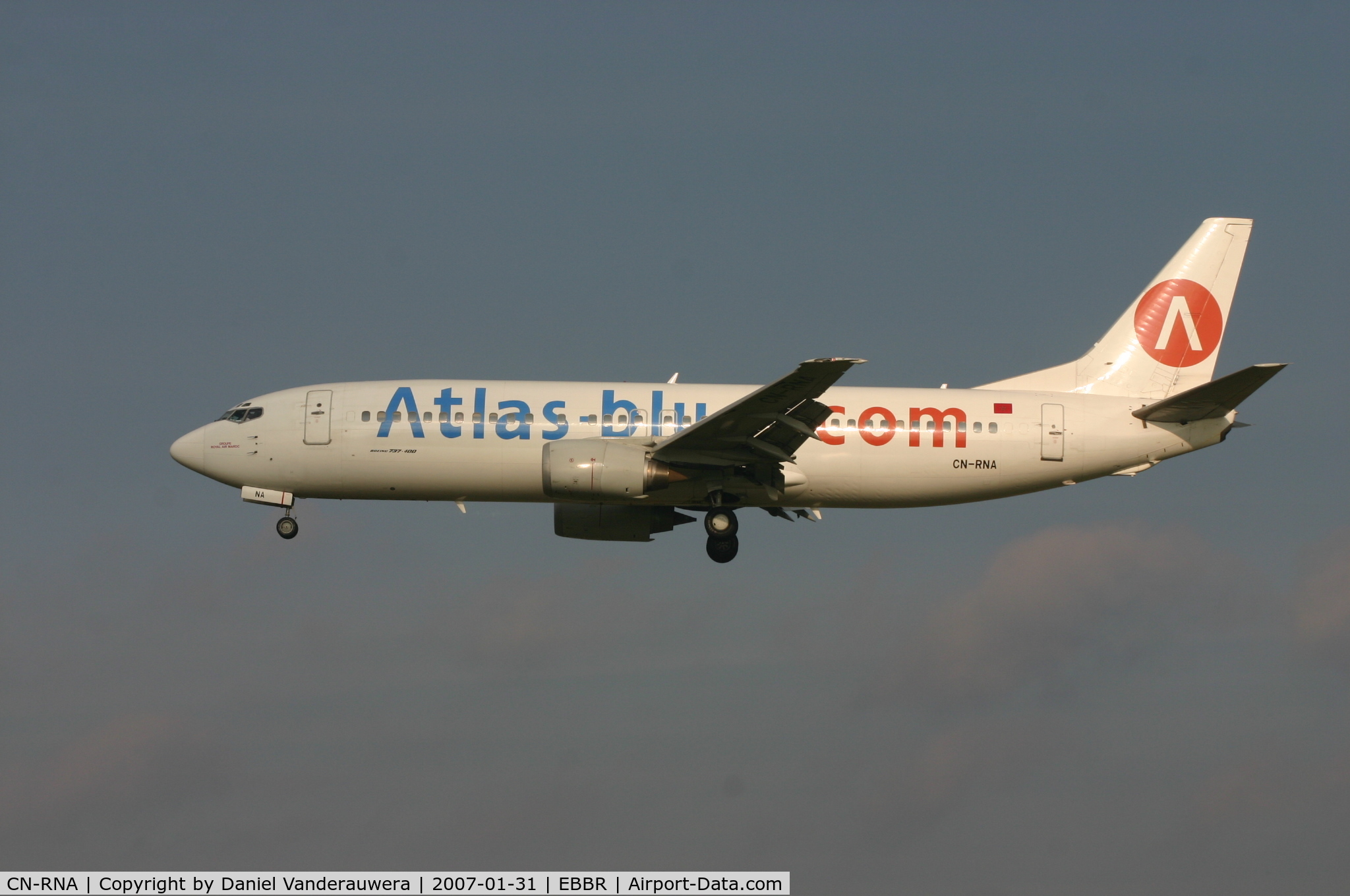 CN-RNA, 1993 Boeing 737-4B6 C/N 26531, arrival of flight 8A412  -  the tail is still in the sunlight ...