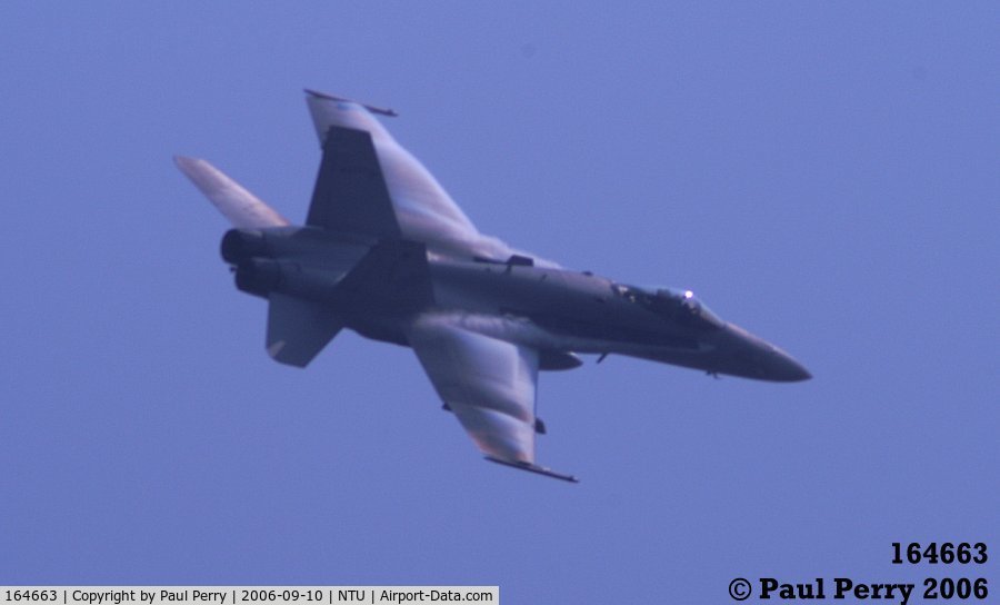 164663, 1992 McDonnell Douglas F/A-18C Hornet C/N 1090, Pulling hard, getting some water from the air