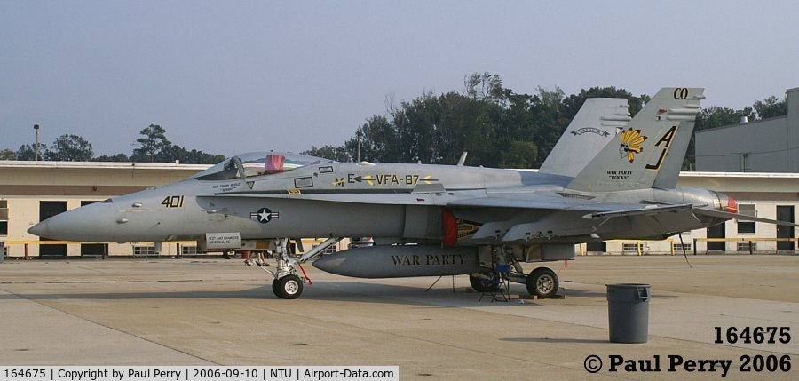 164675, McDonnell Douglas F/A-18C Hornet C/N 1105, One of the colorful Golden Warriors' birds