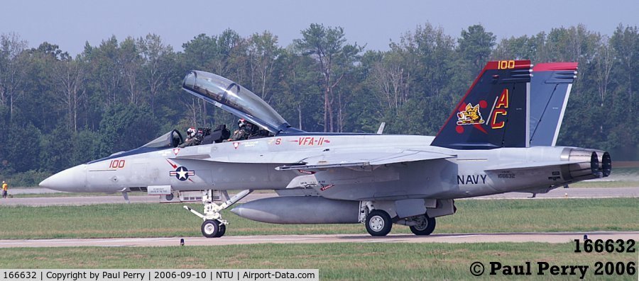 166632, Boeing F/A-18F Super Hornet C/N F125, The Red Rippers' line bird, looking striking