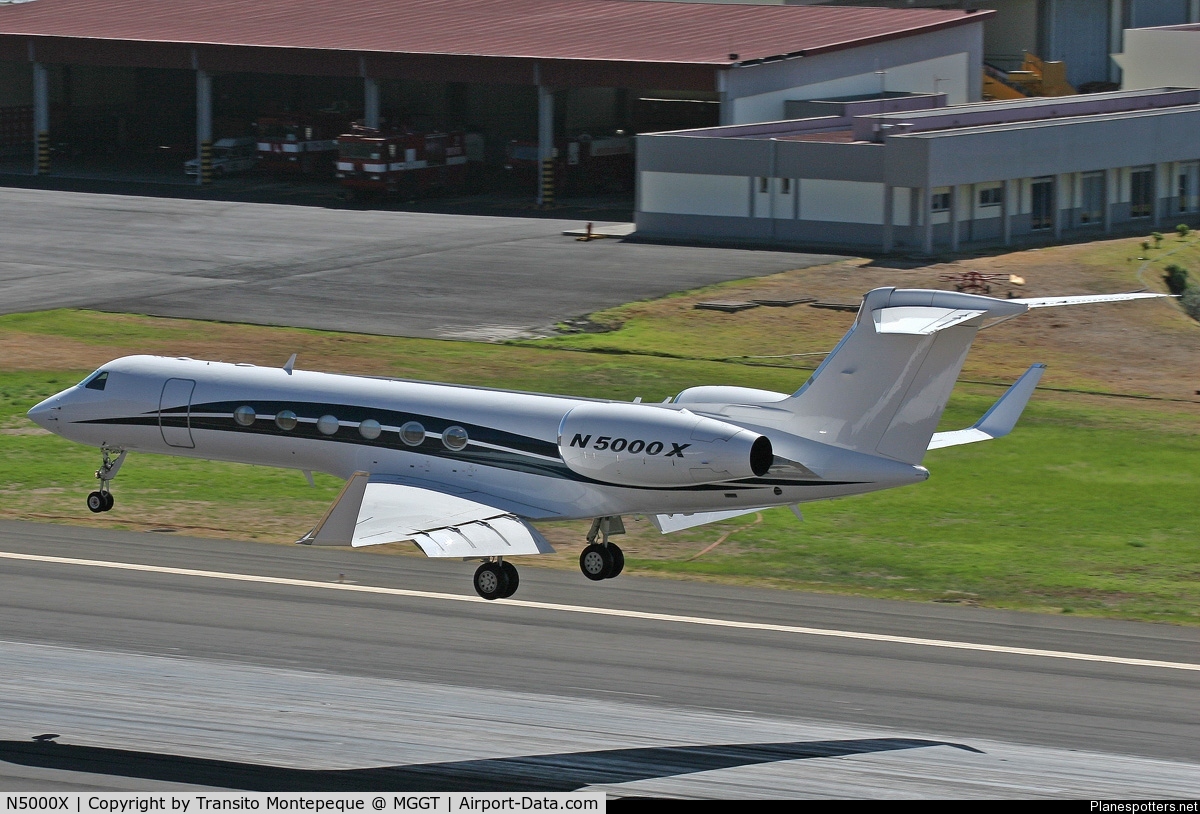 N5000X, 2000 Gulfstream Aerospace G-V C/N 611, Landing at Madeira, Funchal (LPMA)