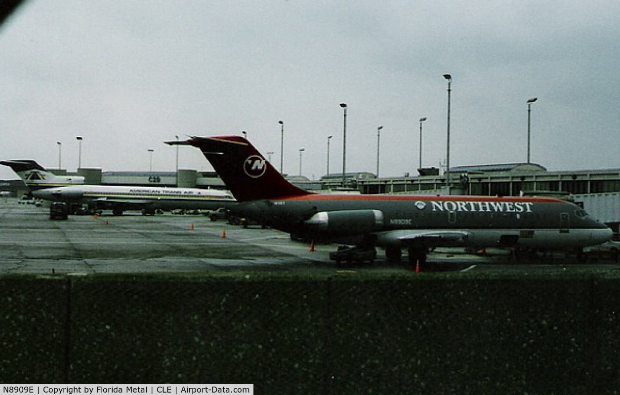 N8909E, 1966 Douglas DC-9-14 C/N 45770, Northwest DC-9-10