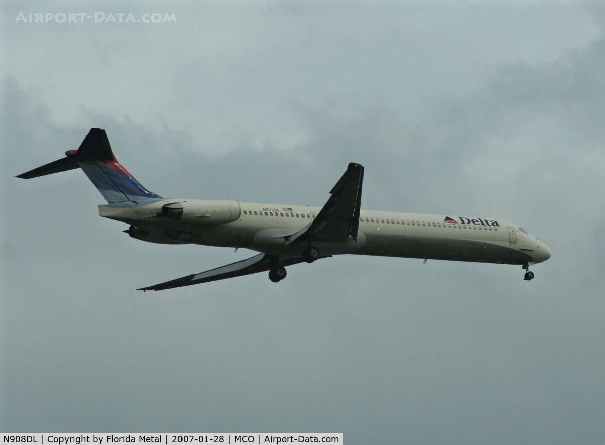 N908DL, 1987 McDonnell Douglas MD-88 C/N 49539, Delta MD-88