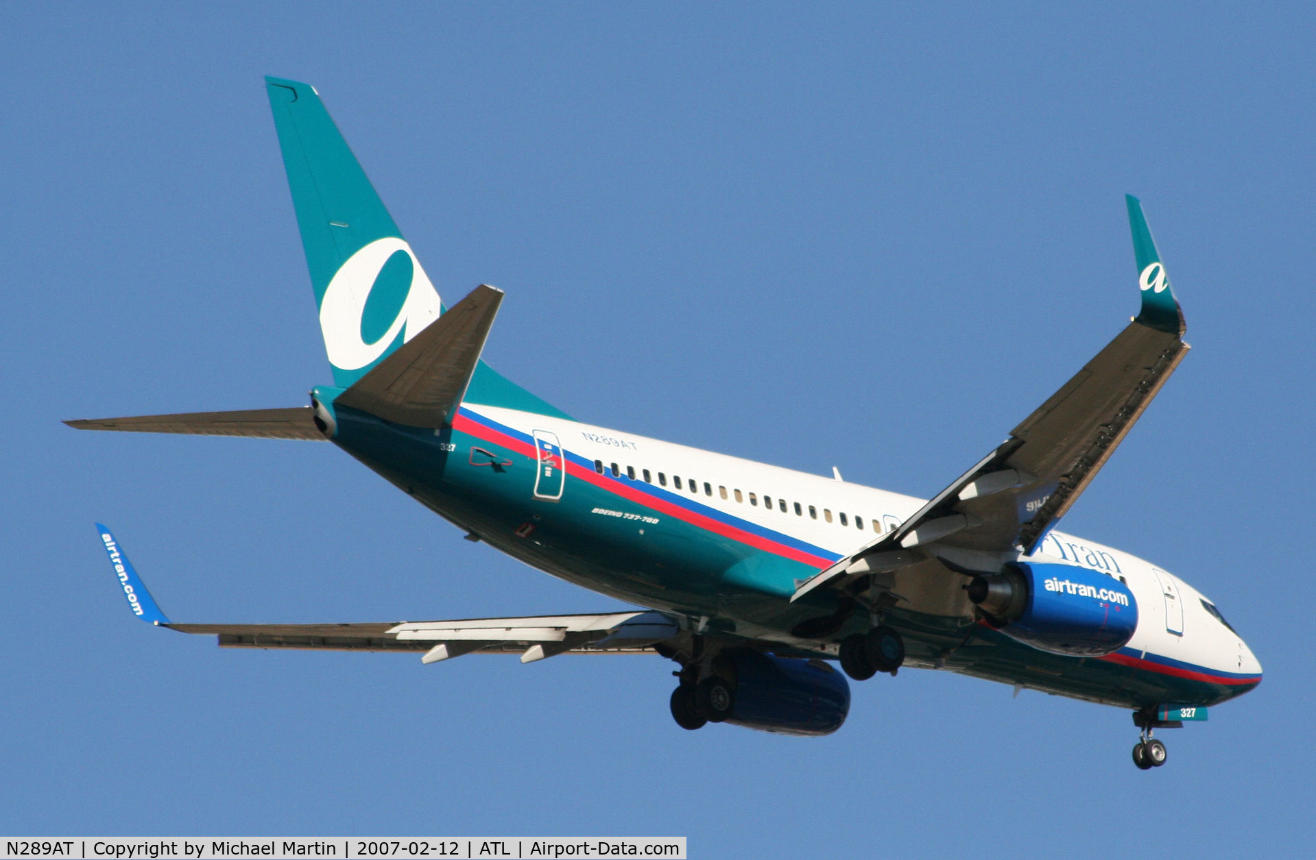N289AT, 2006 Boeing 737-76N C/N 32673, Over the numbers of 9R