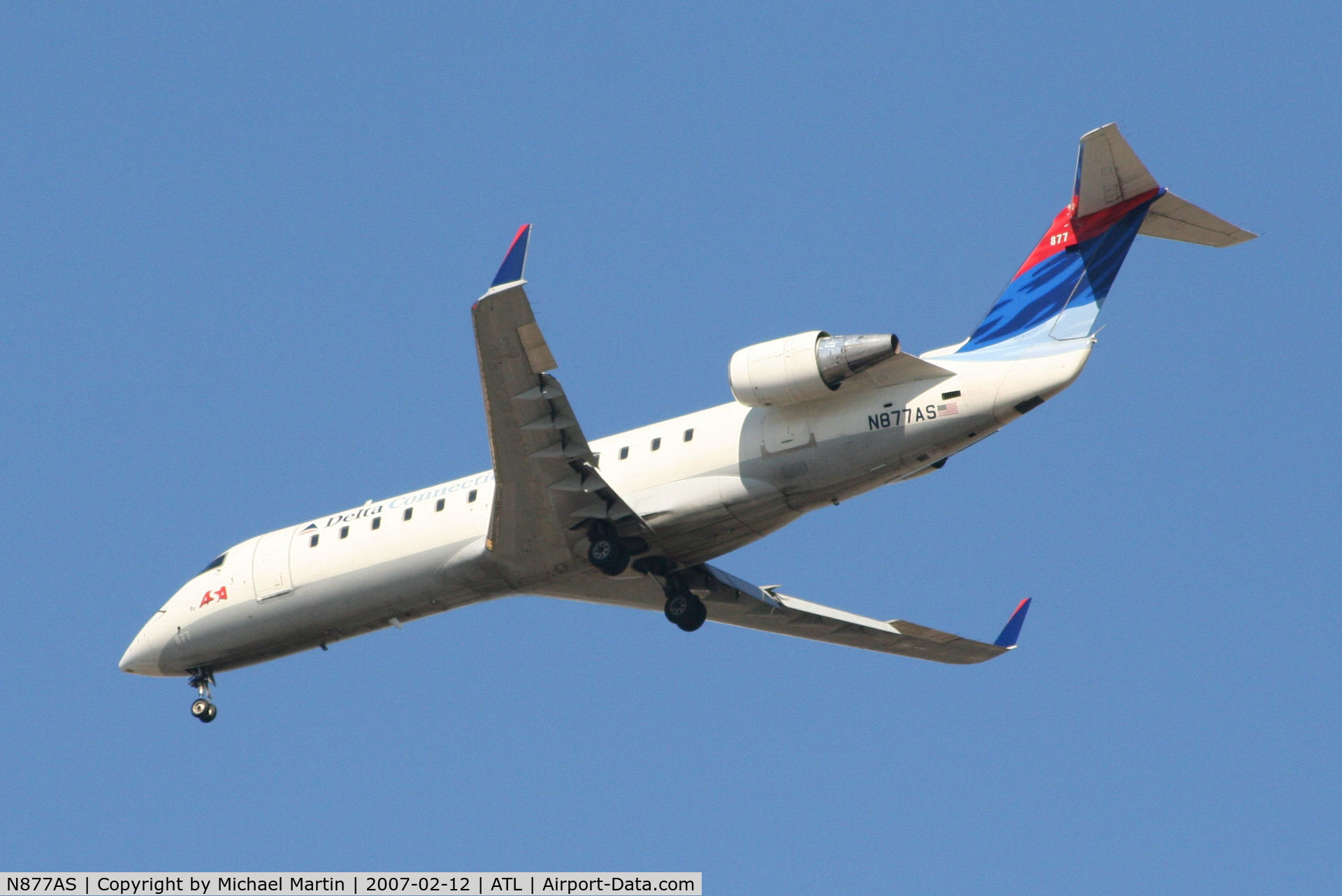 N877AS, 2001 Bombardier CRJ-200ER (CL-600-2B19) C/N 7579, Over the numbers of 26L