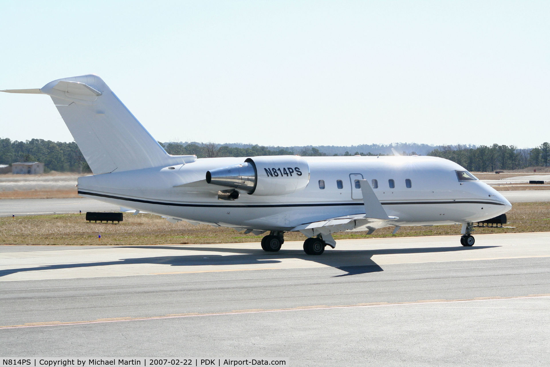 N814PS, 2002 Bombardier Challenger 604 (CL-600-2B16) C/N 5544, Taxing to Runway 2R